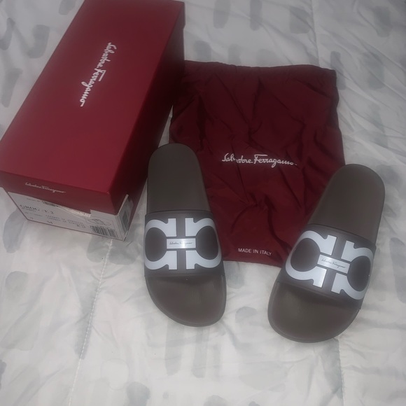 Salvatore Ferragamo slides - Picture 3 of 3